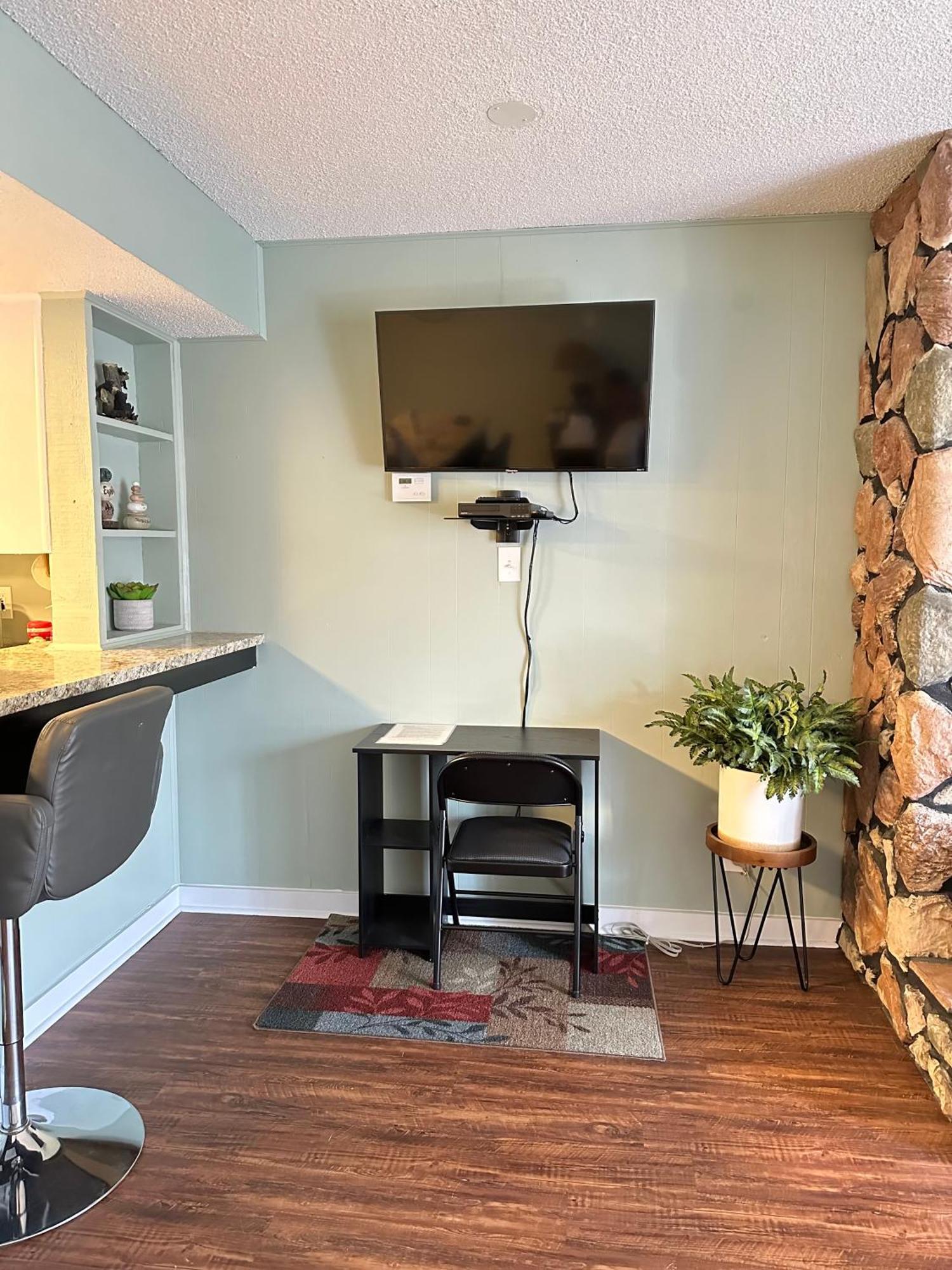 Bearadise Retreat At English Mountain Condo Сивиървил Екстериор снимка